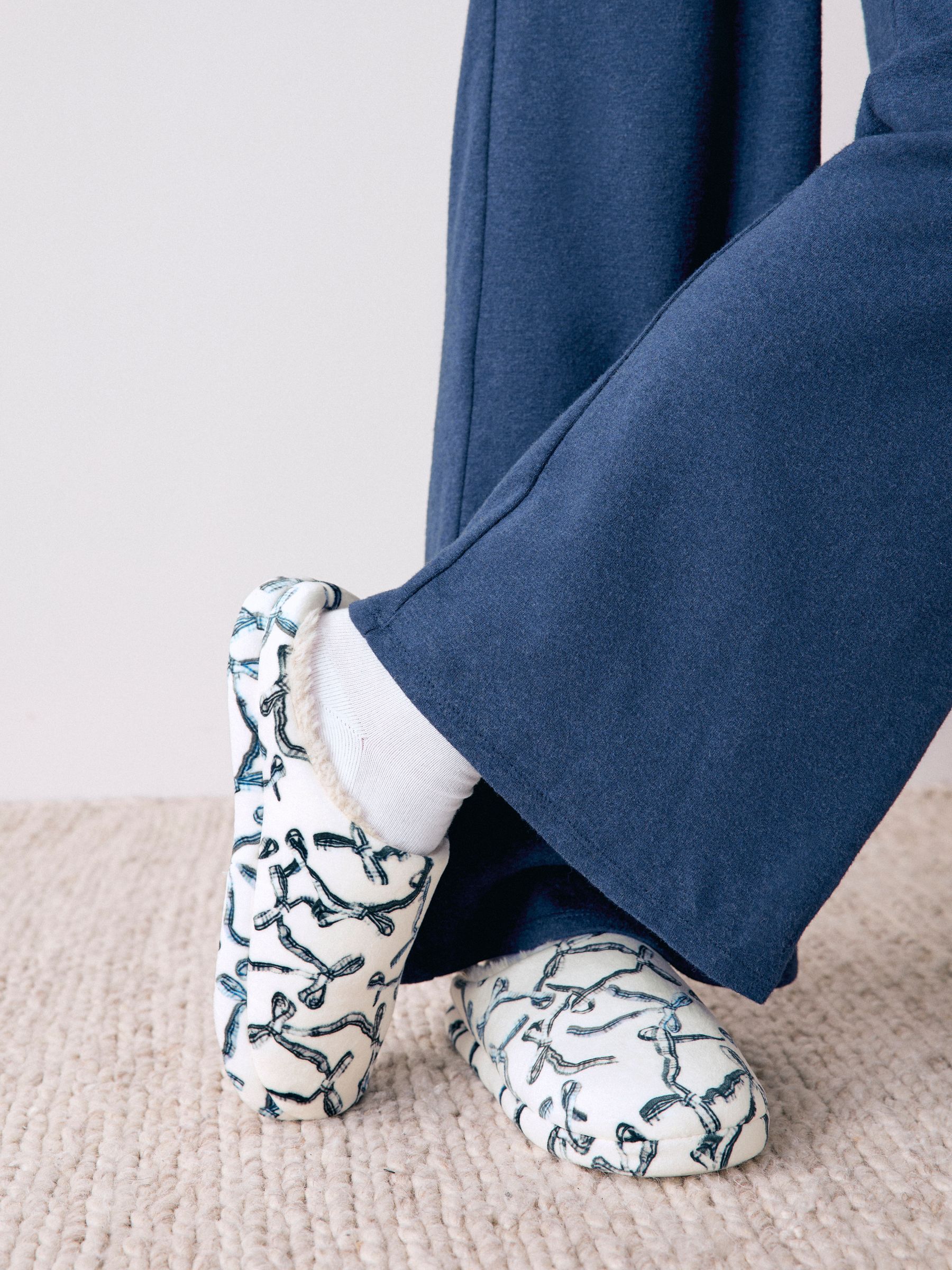 Wit/zwart geborduurde strik - Bow Embroided Borg Mules