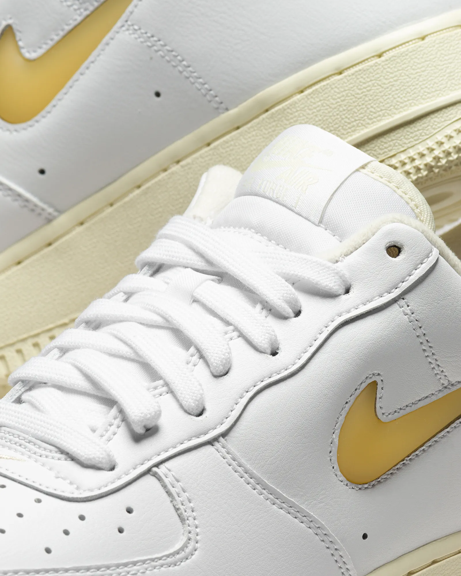 Nike AIR FORCE 1 '07 LX