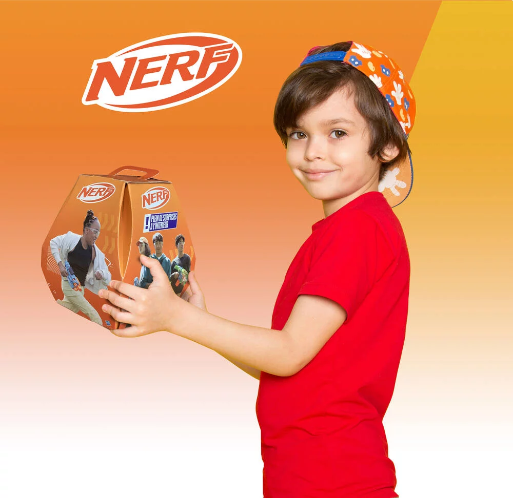 NERF -BOITE SURPRISE AVEC UN BLASTER DES FLECHETTES STICKERS ET POSTER