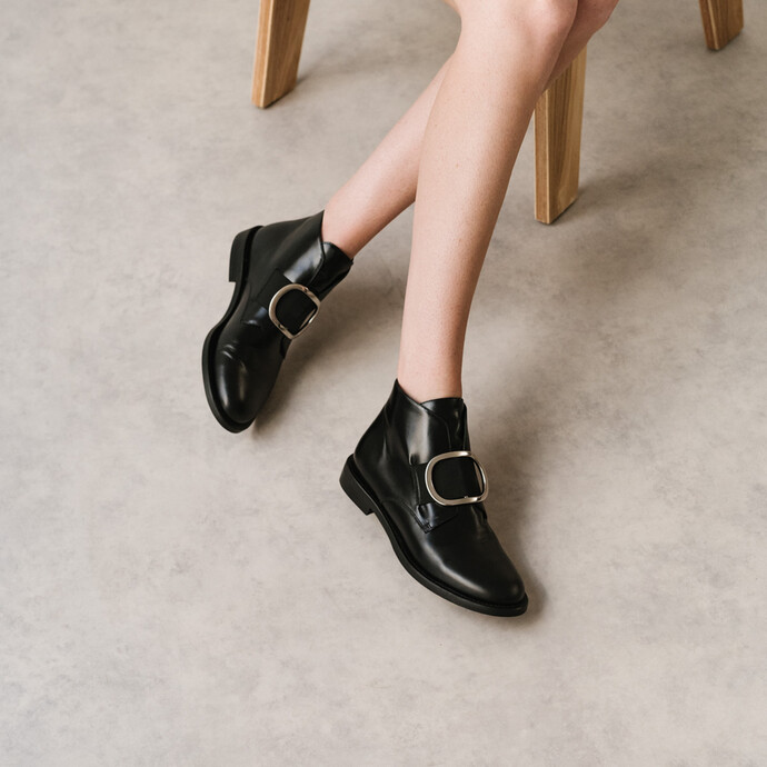 Bottines à boucles  en cuir noir