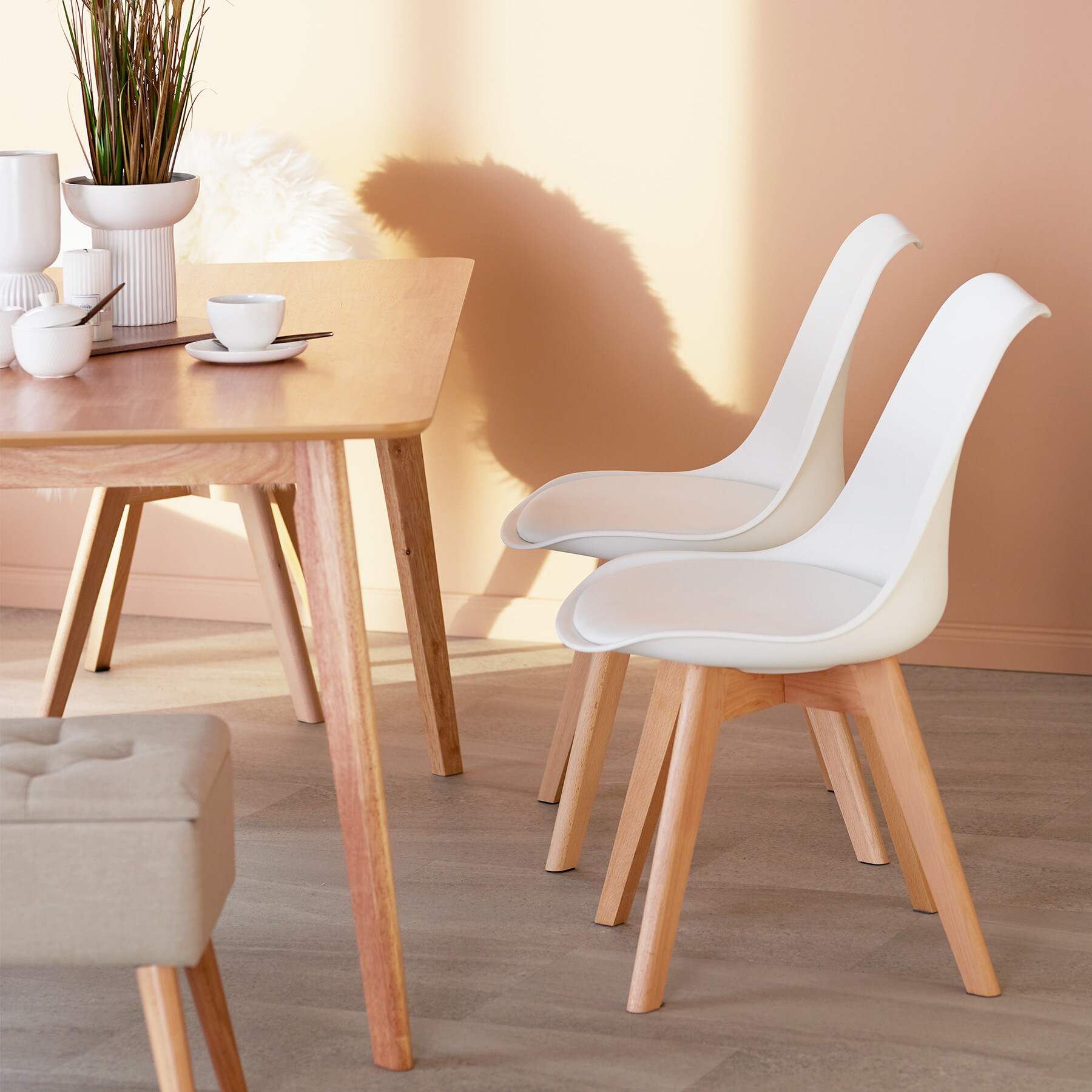 tectake® 4er Set Esszimmerstuhl, gepolsterte Sitzfläche, massive Holzbeine, 49 x 56 x 82,5 cm