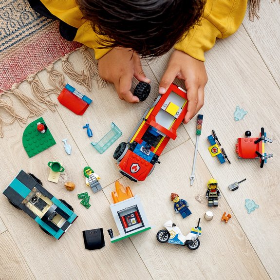 Le sauvetage des pompiers et la course-poursuite de la police LEGO City 60319