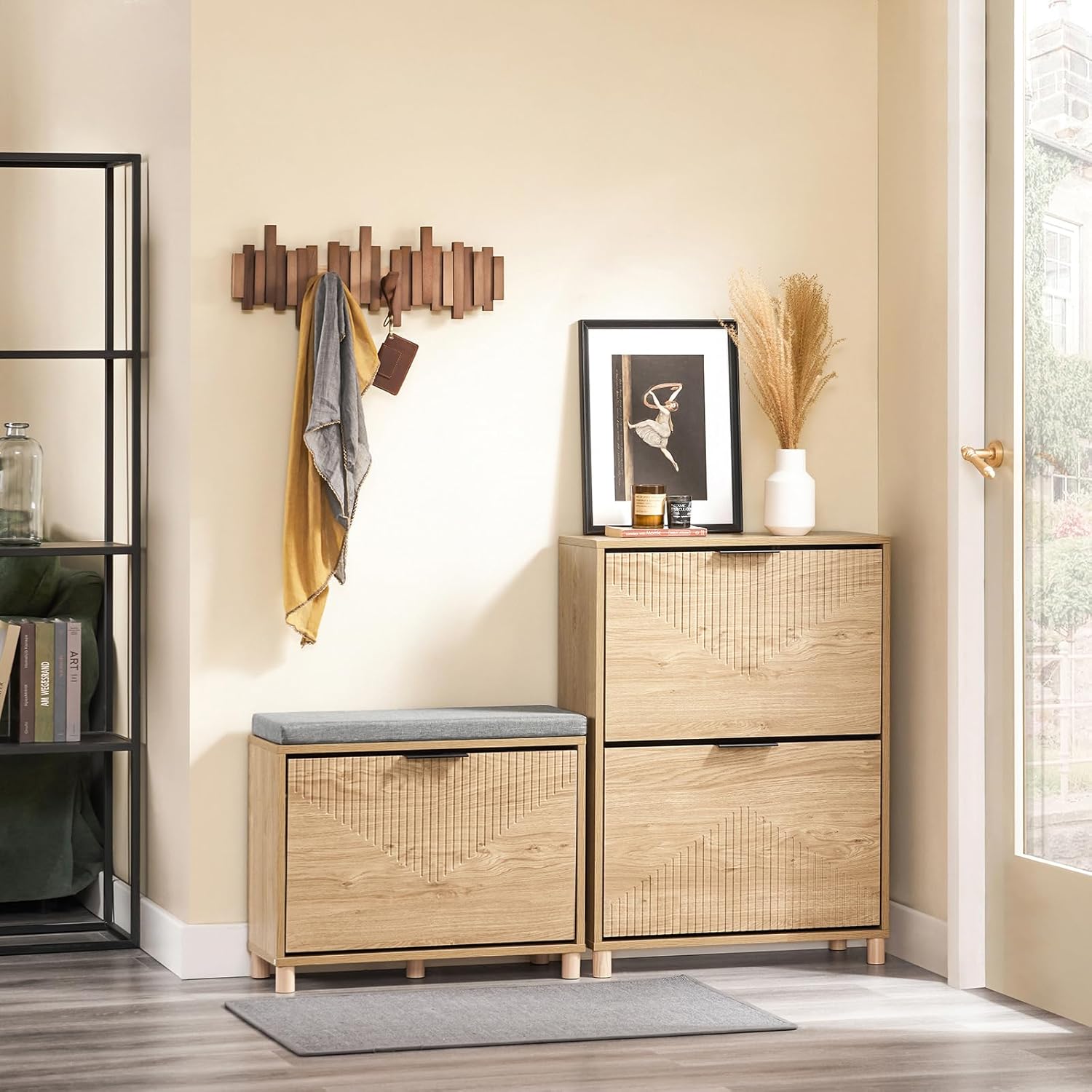 SoBuy Schuhschrank Schmal für Flur, Schuhkipper in Holzoptik, Schuhschrank mit Kippschutz für 8 Paar Schuhe, Schuhregal Geschlossen, Kleine Schuhkommode, Shoe Cabinet B60xH83xT24 cm, FSR200-II-N