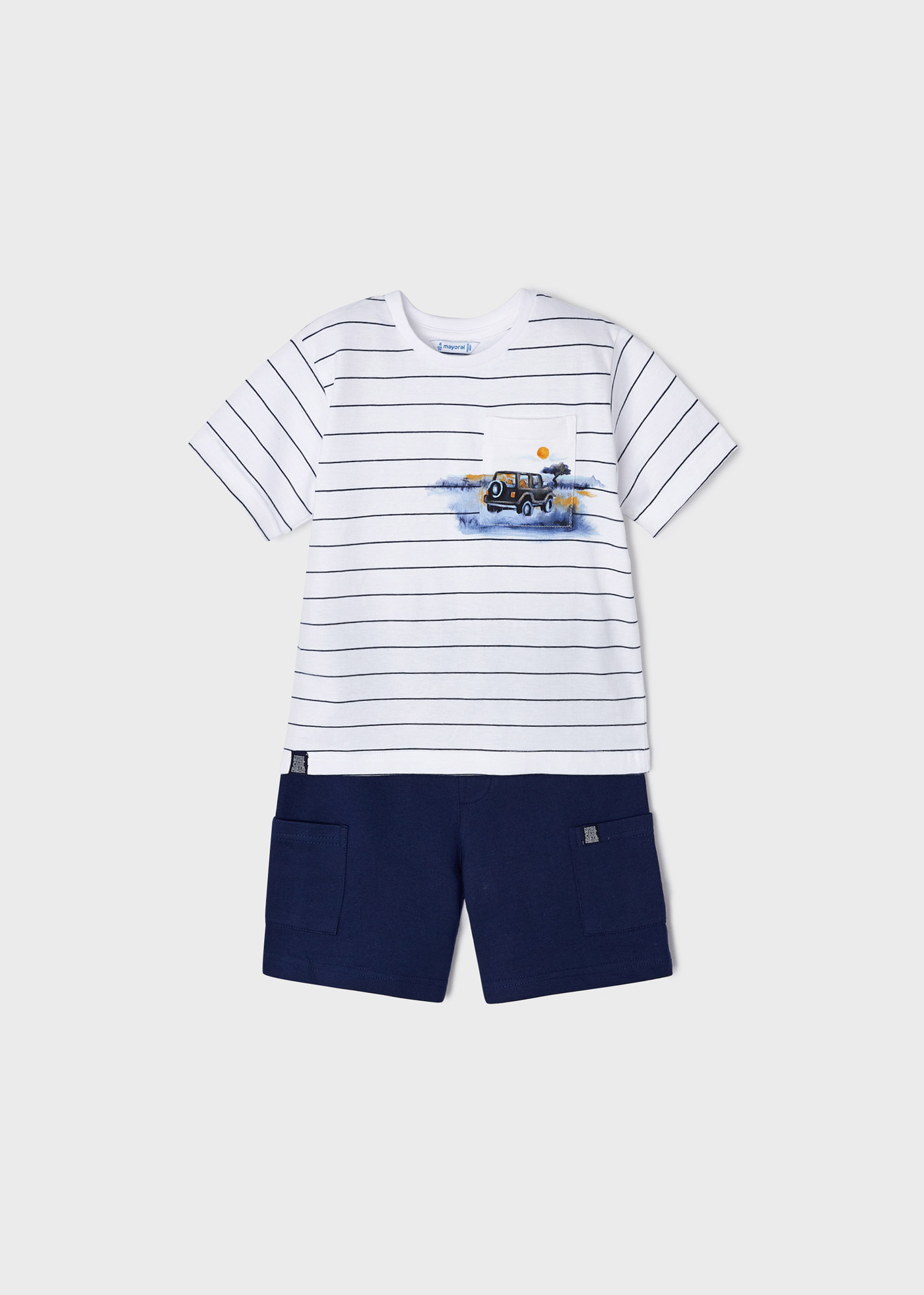 Conjunto estampado feito com algodão sustentável para meninos