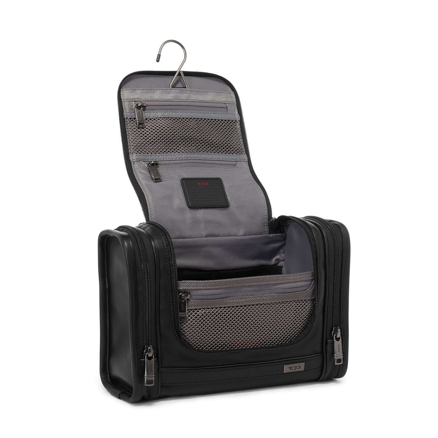 Tumi Alpha Hanging Travel Kit 150180 black