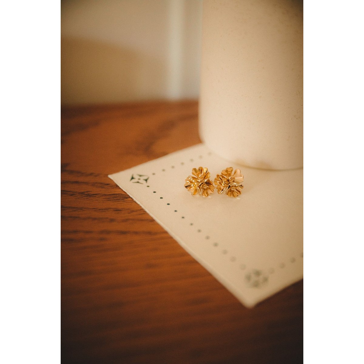 boucles d'oreilles puces trio fleurs doré à l'or fin - AGLAÉ