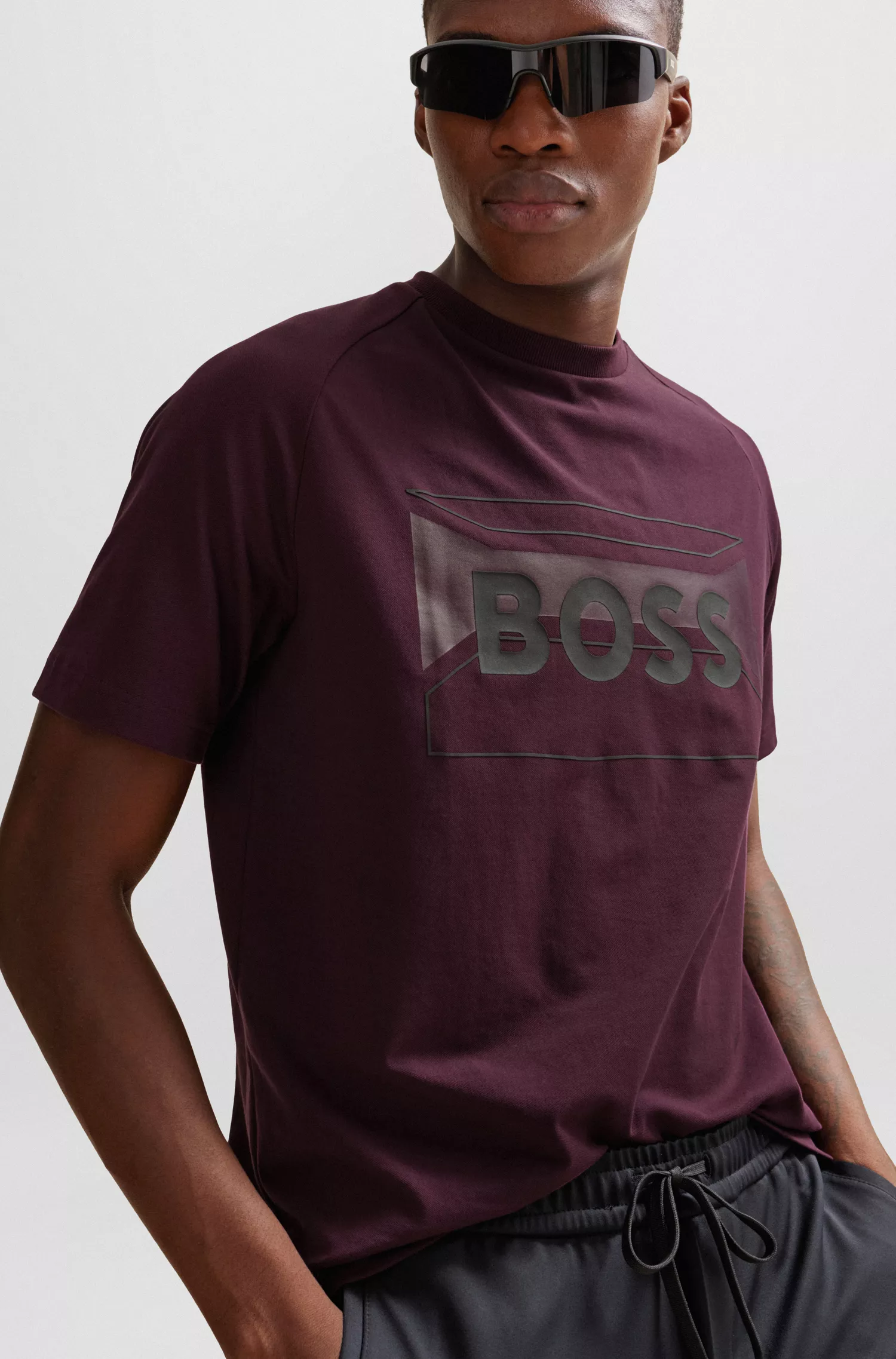 Camiseta BOSS verde de algodão misto com modelagem regular e estampa do logotipo.
