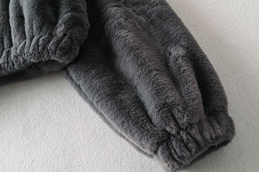 Sundine - Effen, pluizig cropped jack met opstaande kraag en rits
