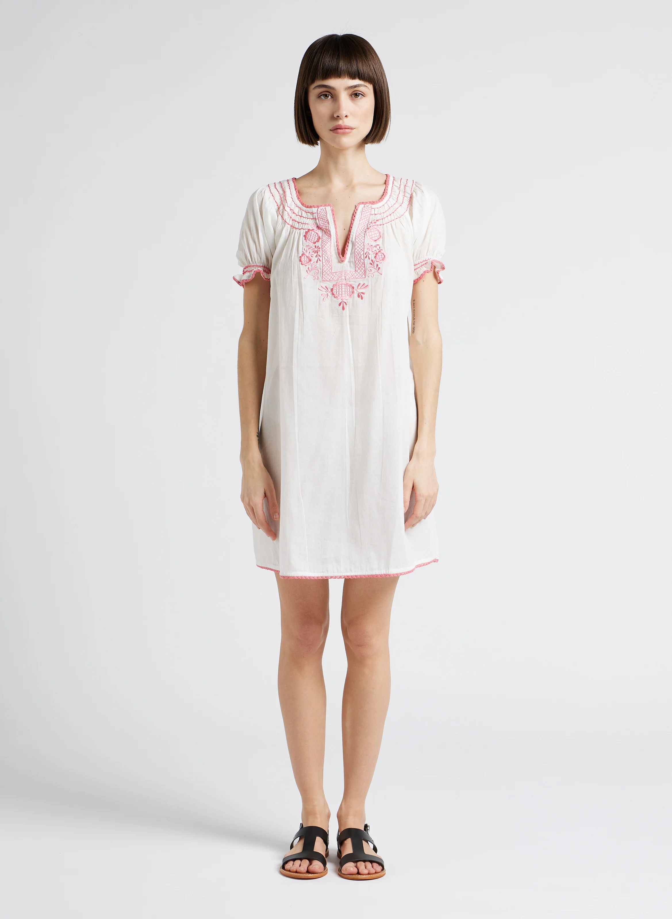 ZOE - Robe courte brodée col tunisien en coton | Blanc