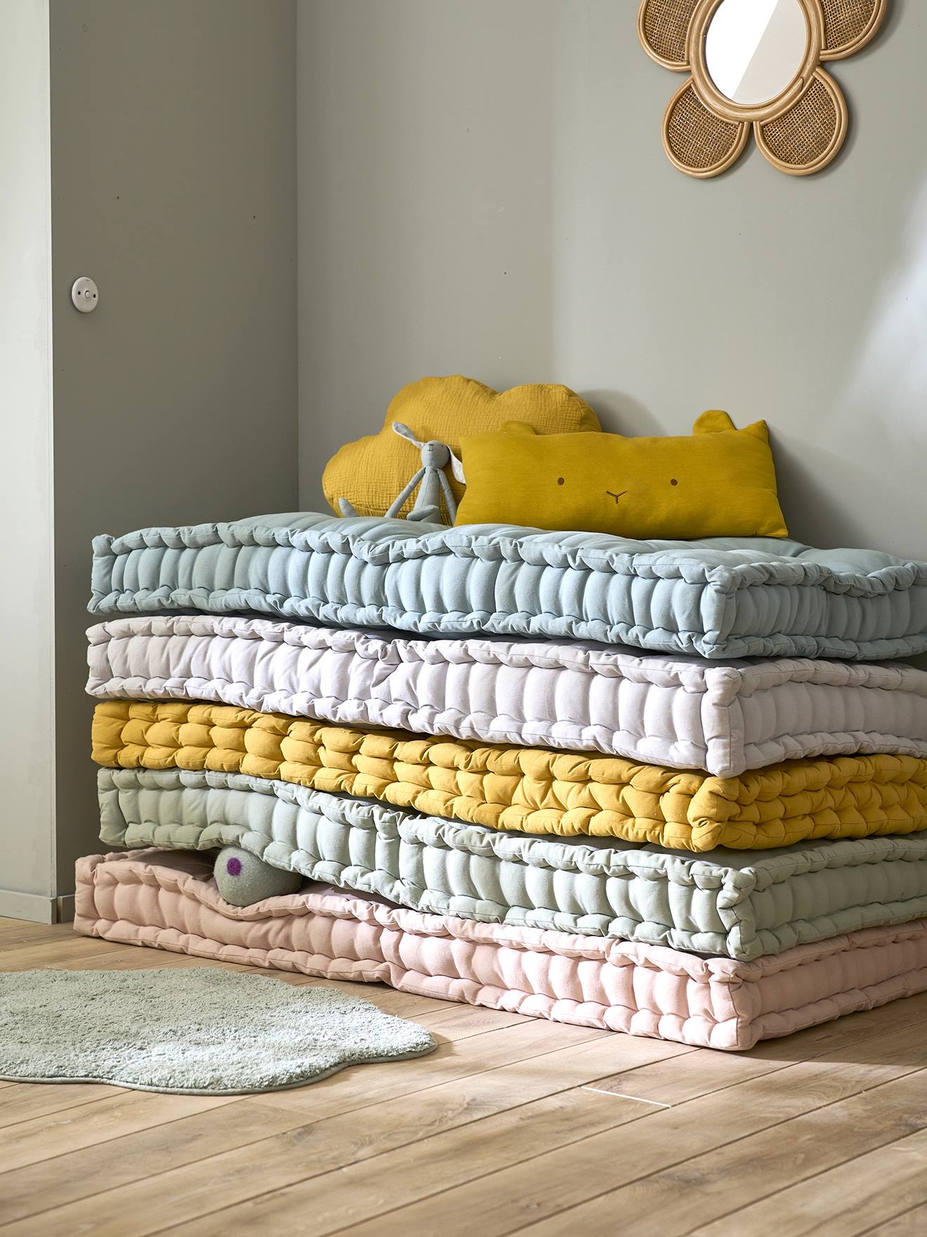 colchão de chão estilo futon rosa para maquiagem