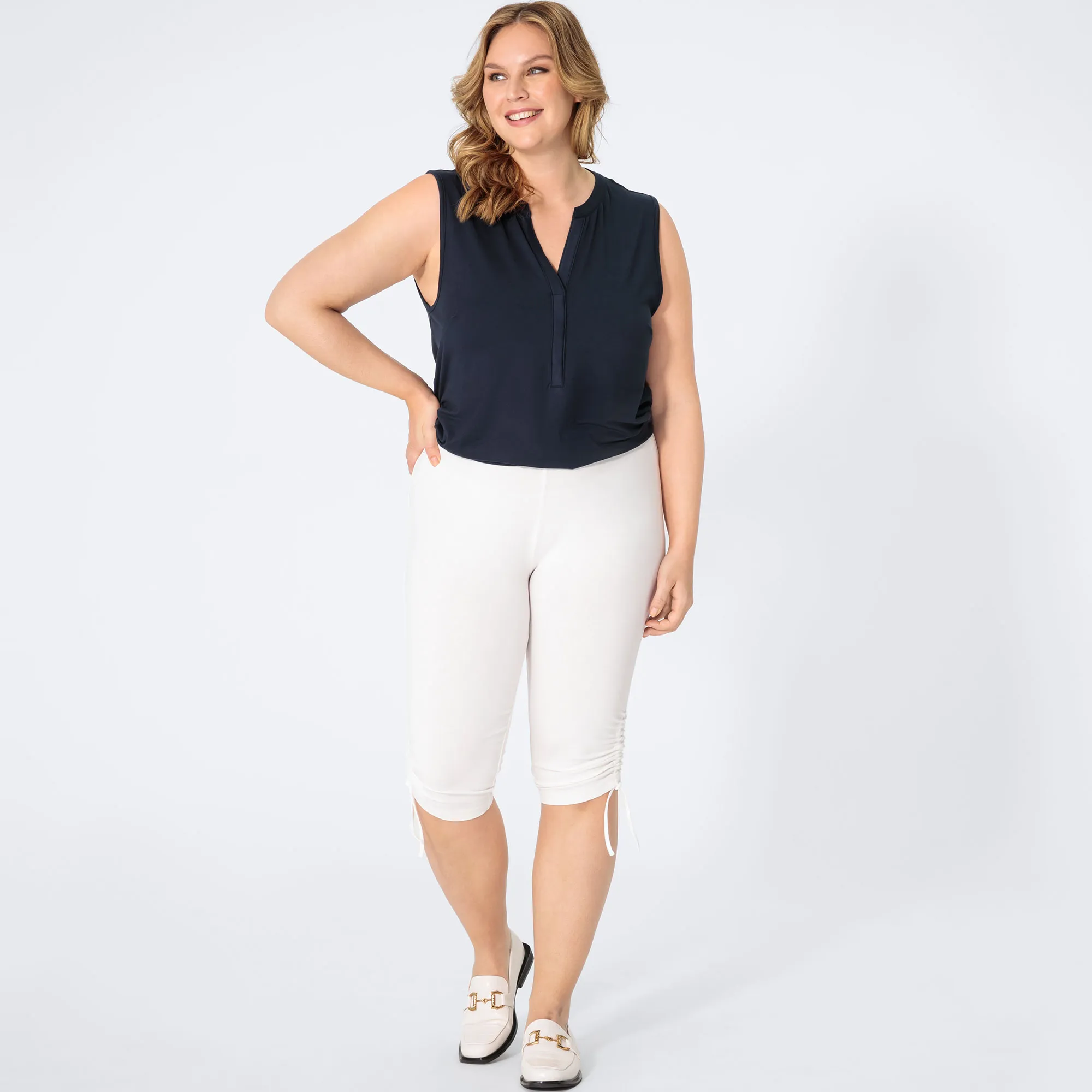 Damen-Caprileggings mit Raffung am Bein, große Größen