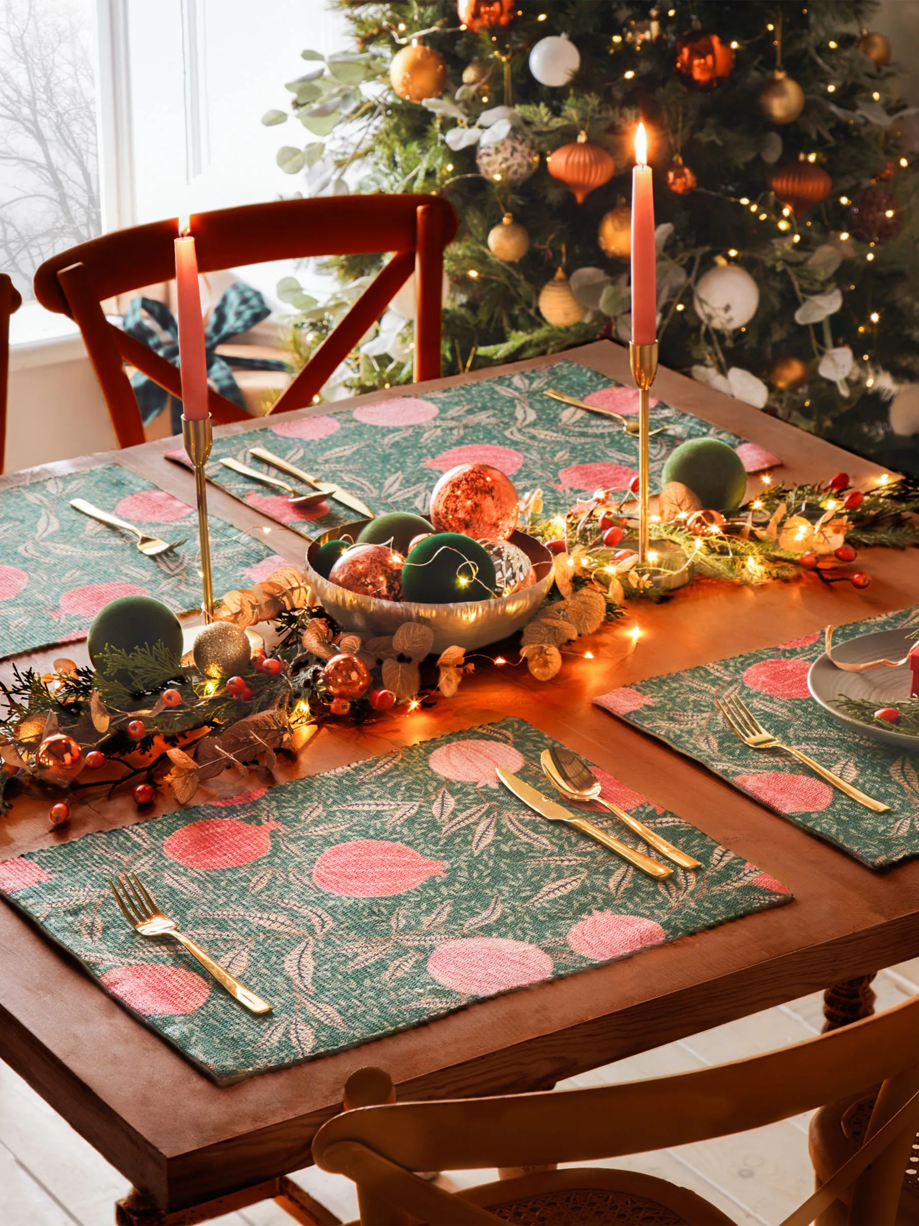 Paoletti - Set van 4 kersttafelplacemats in paarsrood plus grote tafelloper