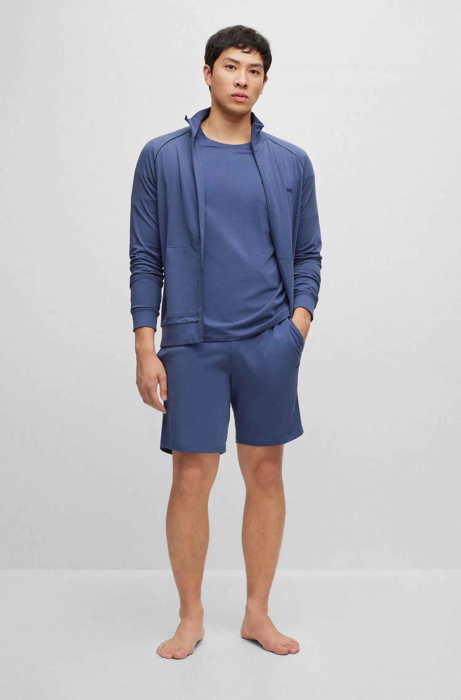 Camiseta BOSS preta para usar em casa, em algodão elástico com logotipo contrastante.