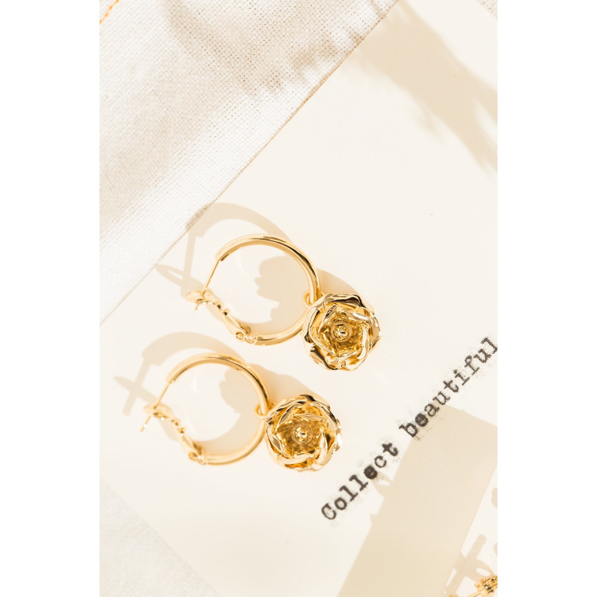 mini boucles d'oreilles créoles fleurs doré à l'or fin - AGLAÉ