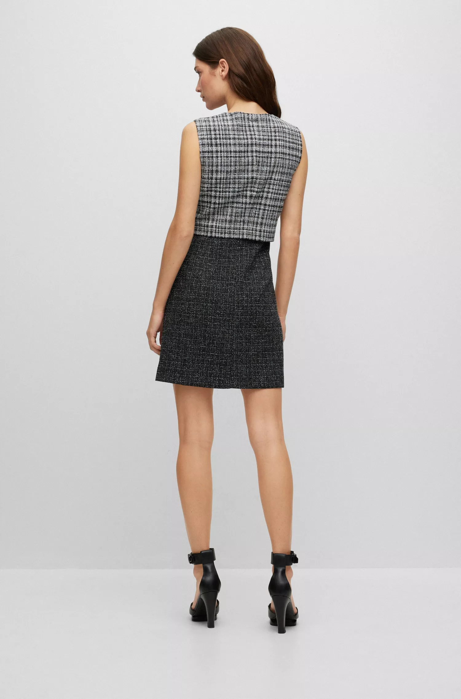 Vestido BOSS preto xadrez com zíper frontal em materiais mistos