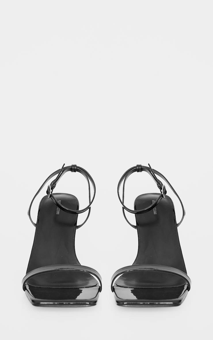 Noir Sandales À Talons Carrés Épais En SYNTHÉTIQUE Verni Avec Bout Carré Et Brides Minimalistes