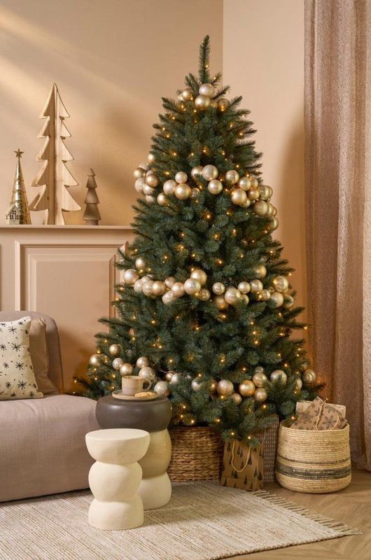 Triumph Tree - Forest Frosted - Kunstkerstboom - 230 cm - Bruin - 400 Warm Witte LED Lampjes