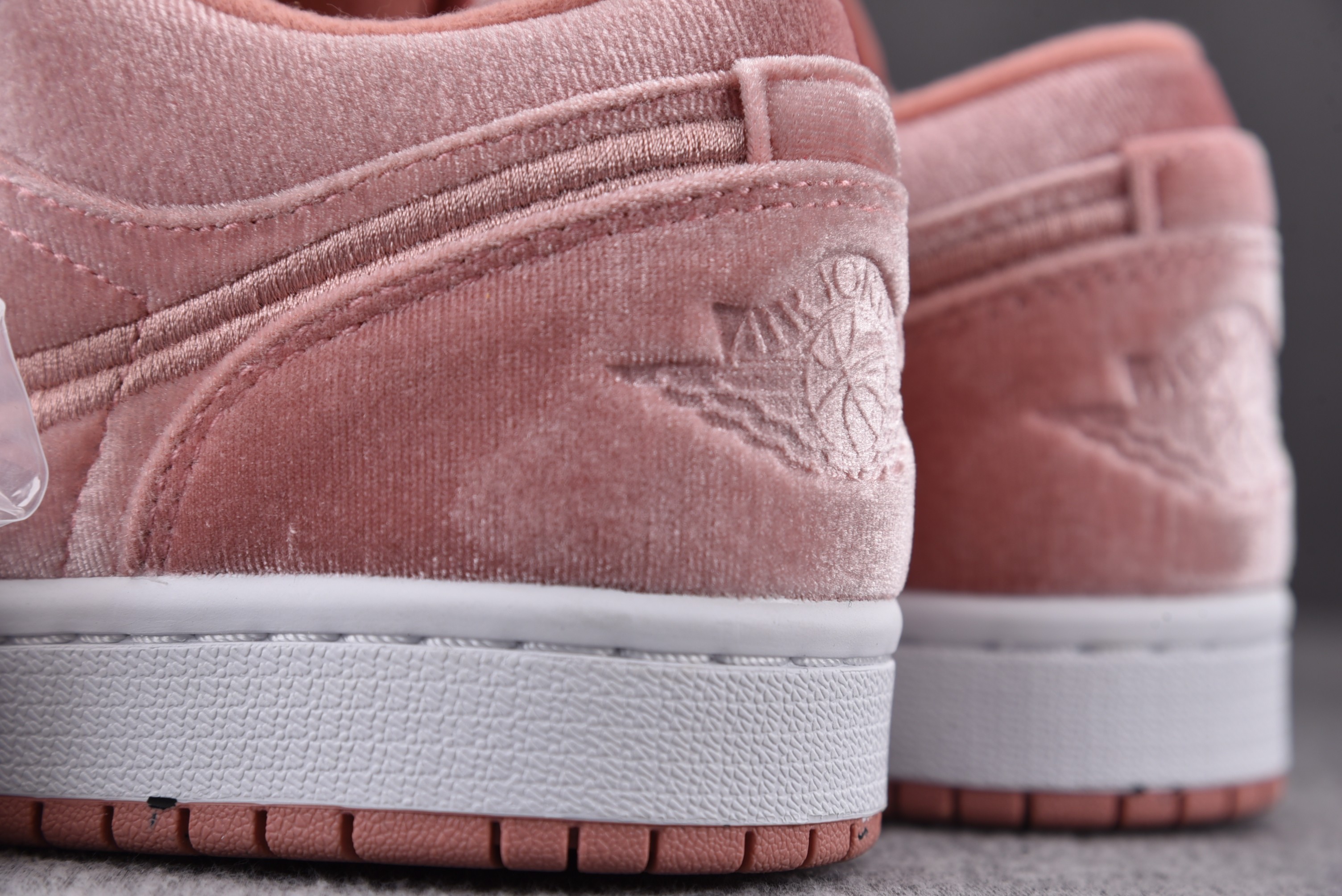 Air Jordan 1 Low SE Pink Velvet (Women Size!!)