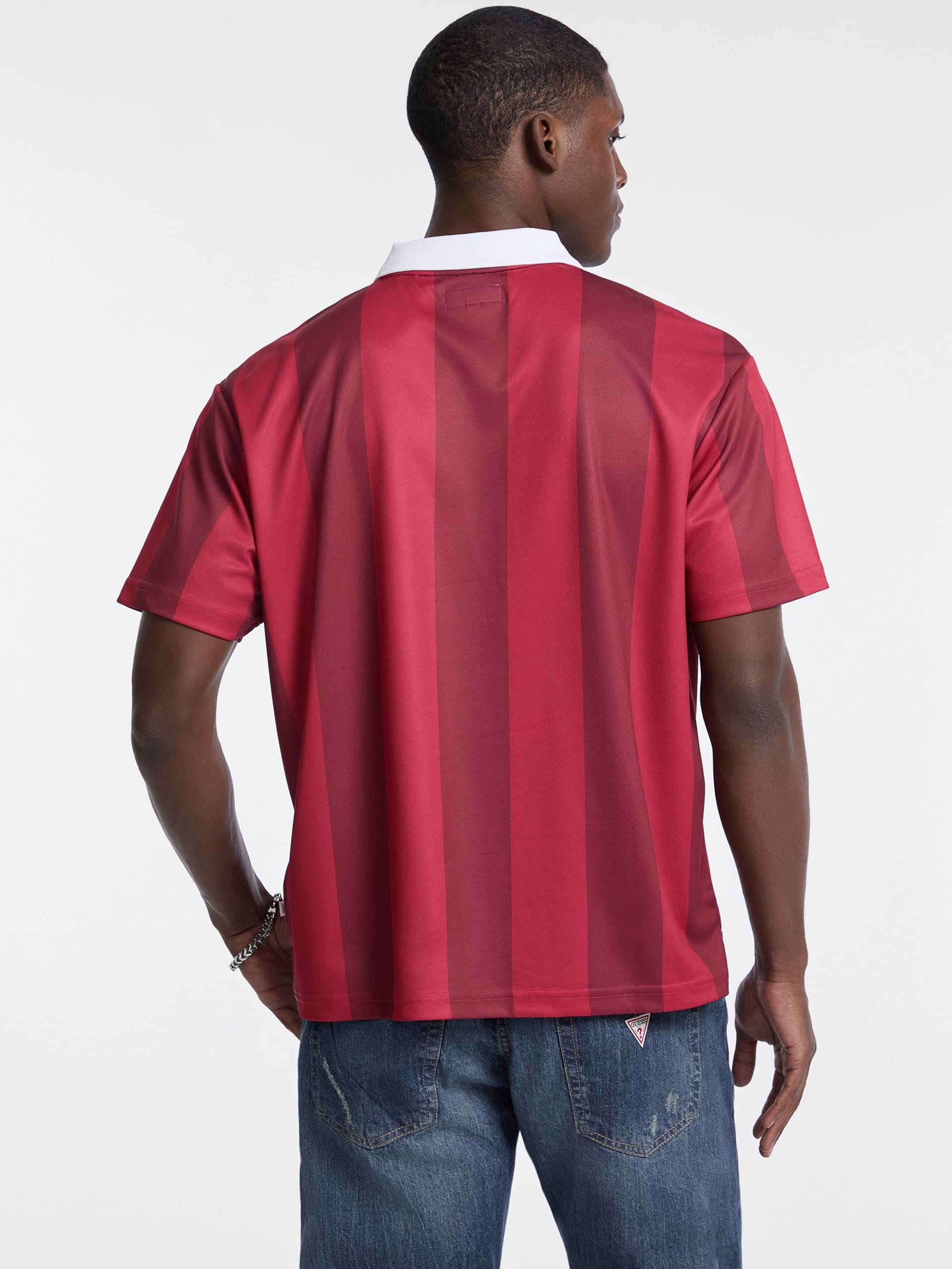 Polo com o logotipo do futebol