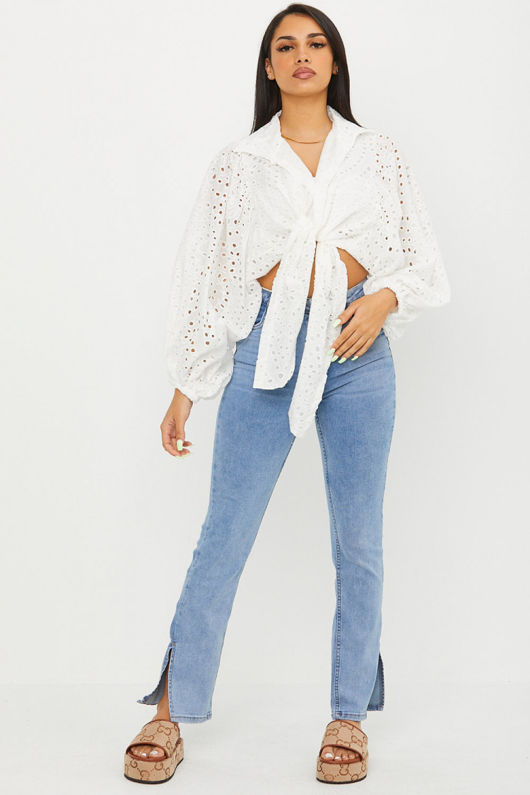 Blouse blanche courte a noué en broderie anglaise