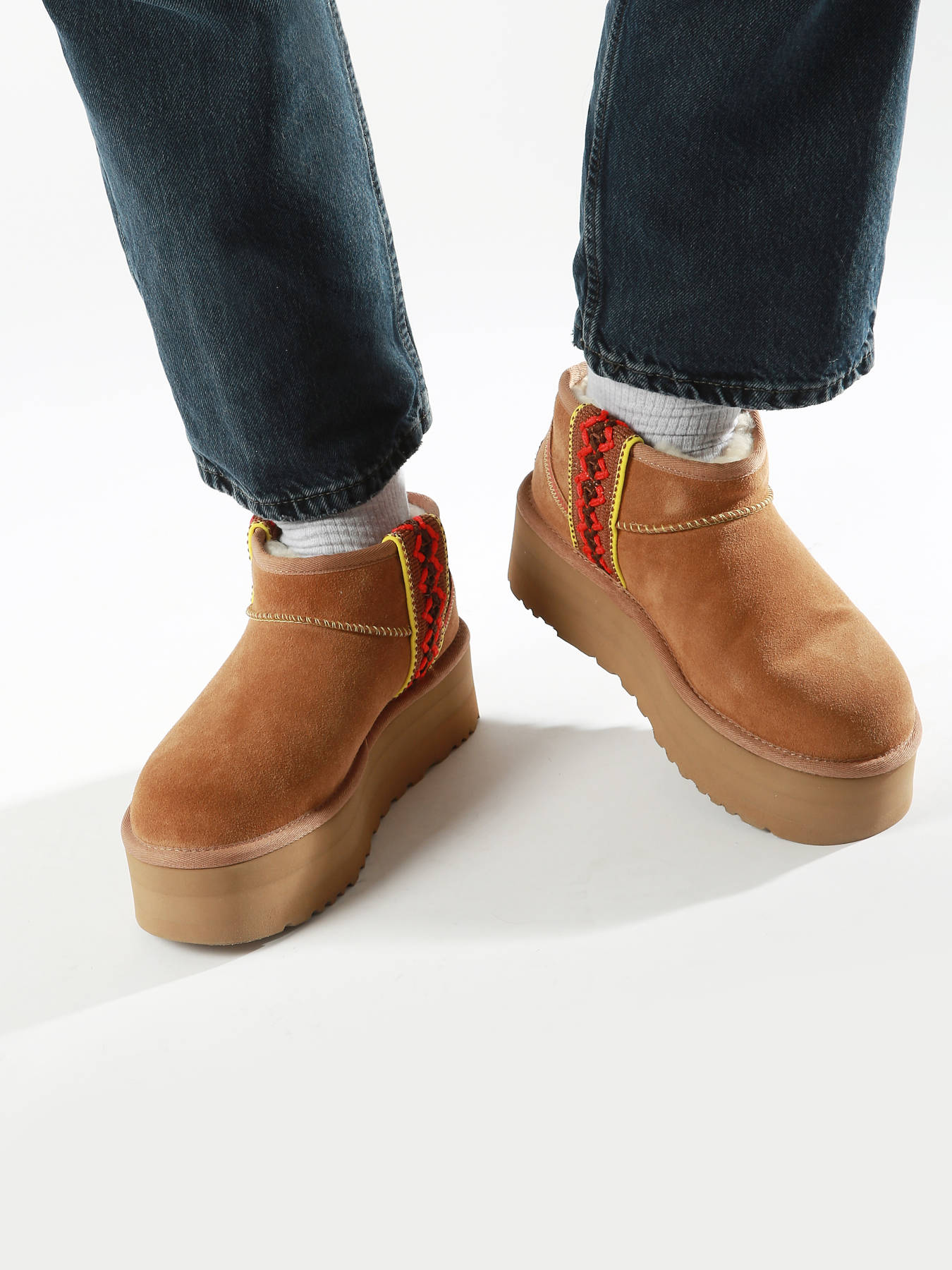 Boots Classic Ultra Mini semelle compense en cuir UGG