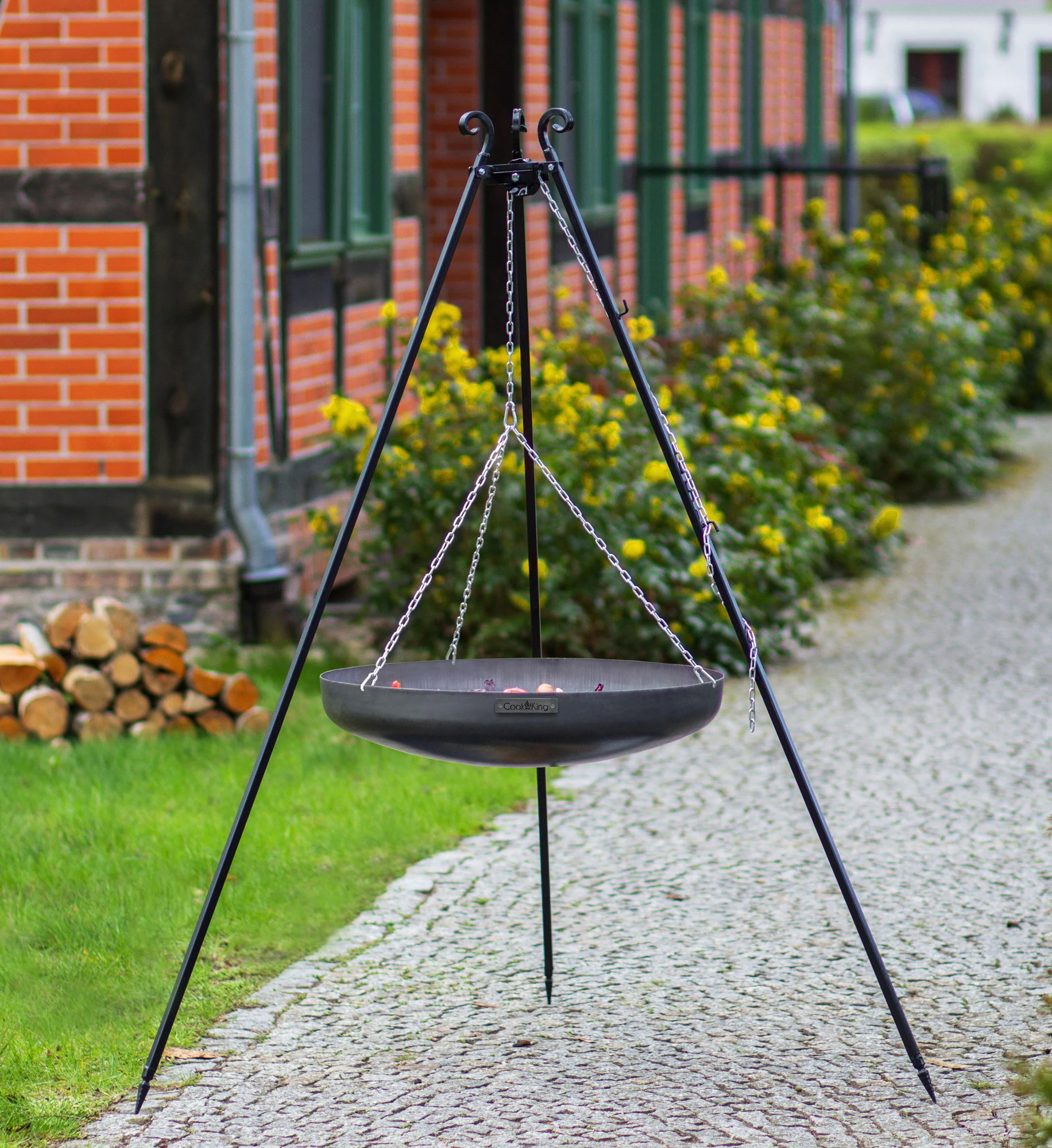Wok am Dreibein, 180 cm Höhe, Rohstahl, 70 cm Durchmesser + Kurbel