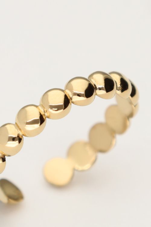 Ring met aansluitende bolletjes