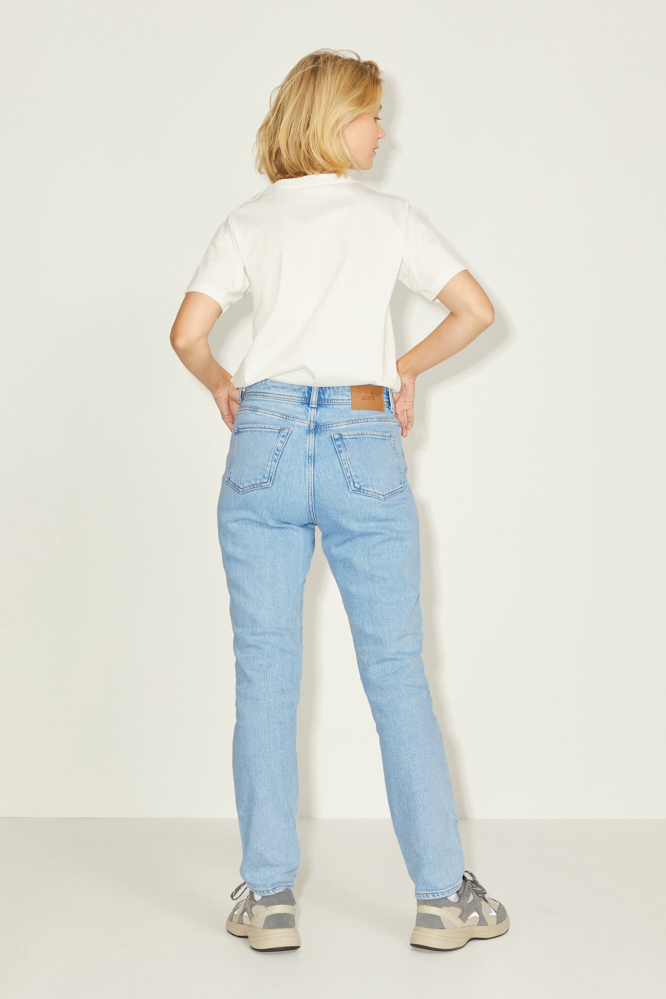calça jeans reta clara