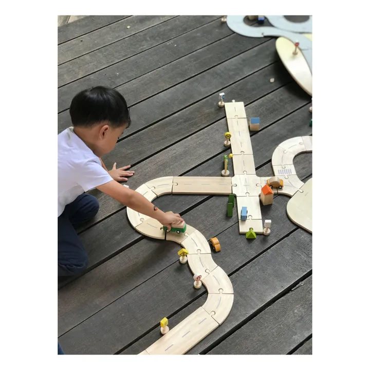 Plan Toys Circuit automobile et ses accessoires en bois