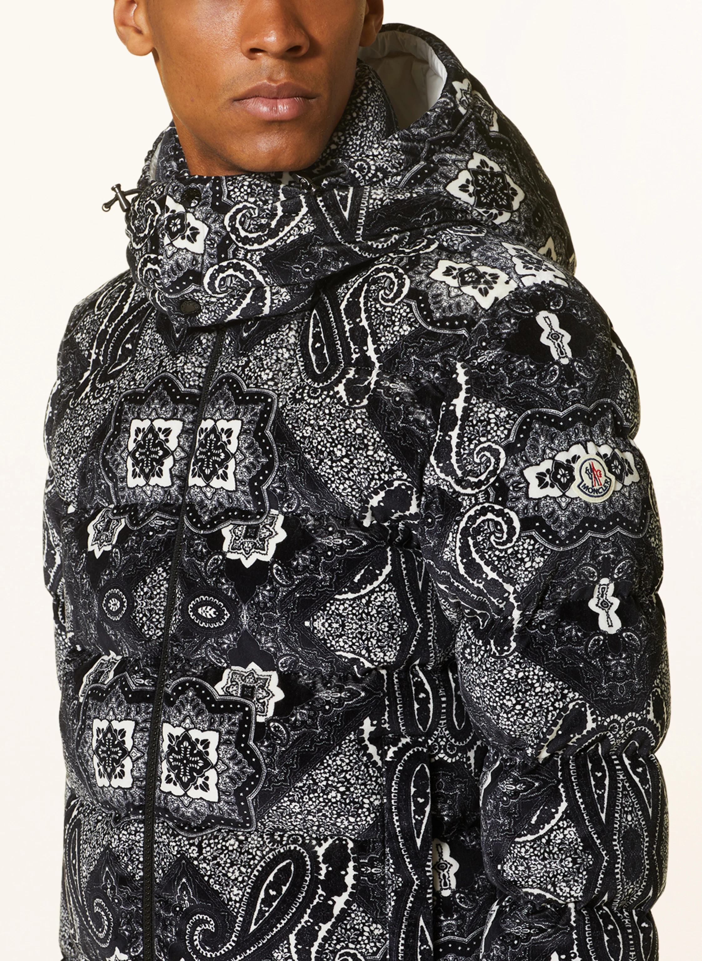 MONCLER Daunenjacke GARTEMPE aus Samt mit abnehmbarer Kapuze
