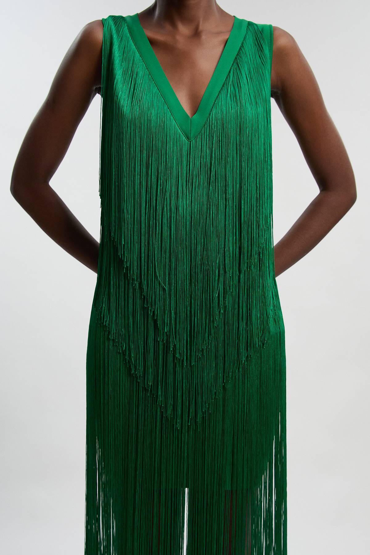 KarenMillen Robe Mi-Longue Tricotée à Col V Bandage avec Franges Petite Taille