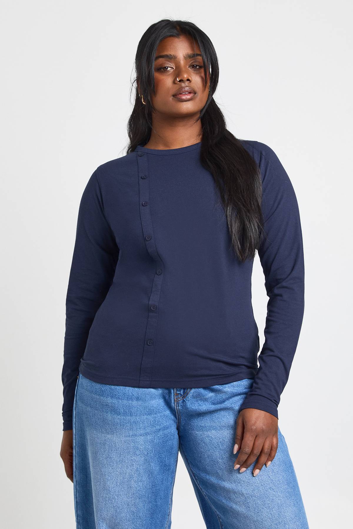 boohoo Haut Grande Taille à Boutonnage Latéral et Manches Longues