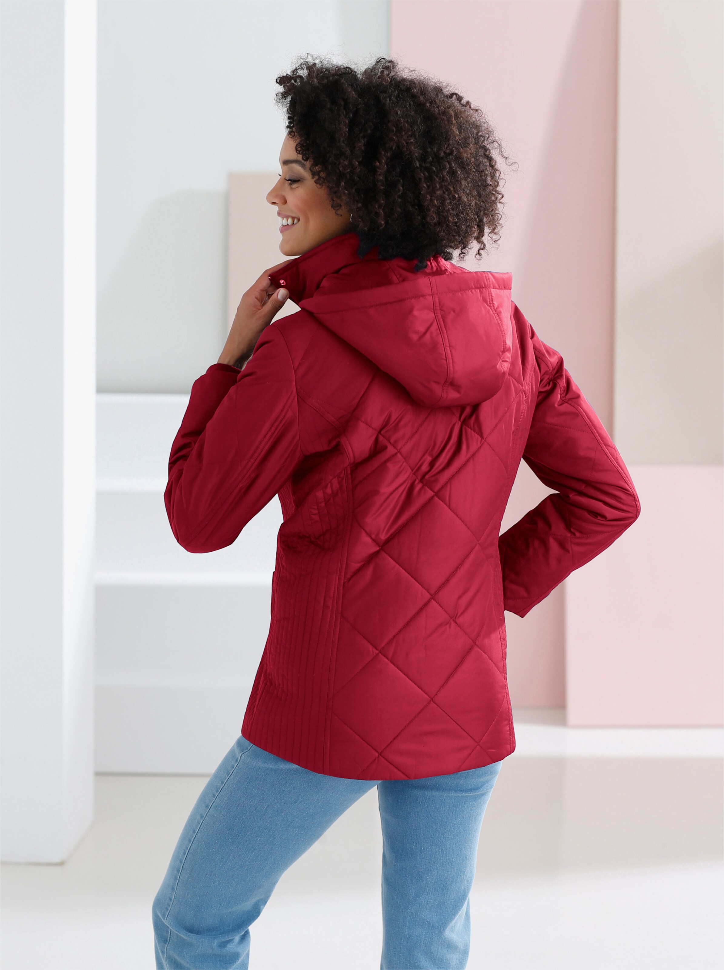 Jacke mit Rippbündchen als Windschutz