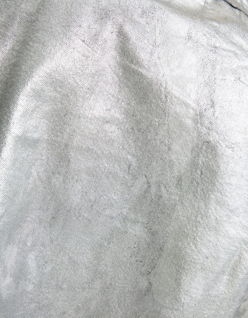 Camisa de sarja metálica de manga comprida com efeito desbotado