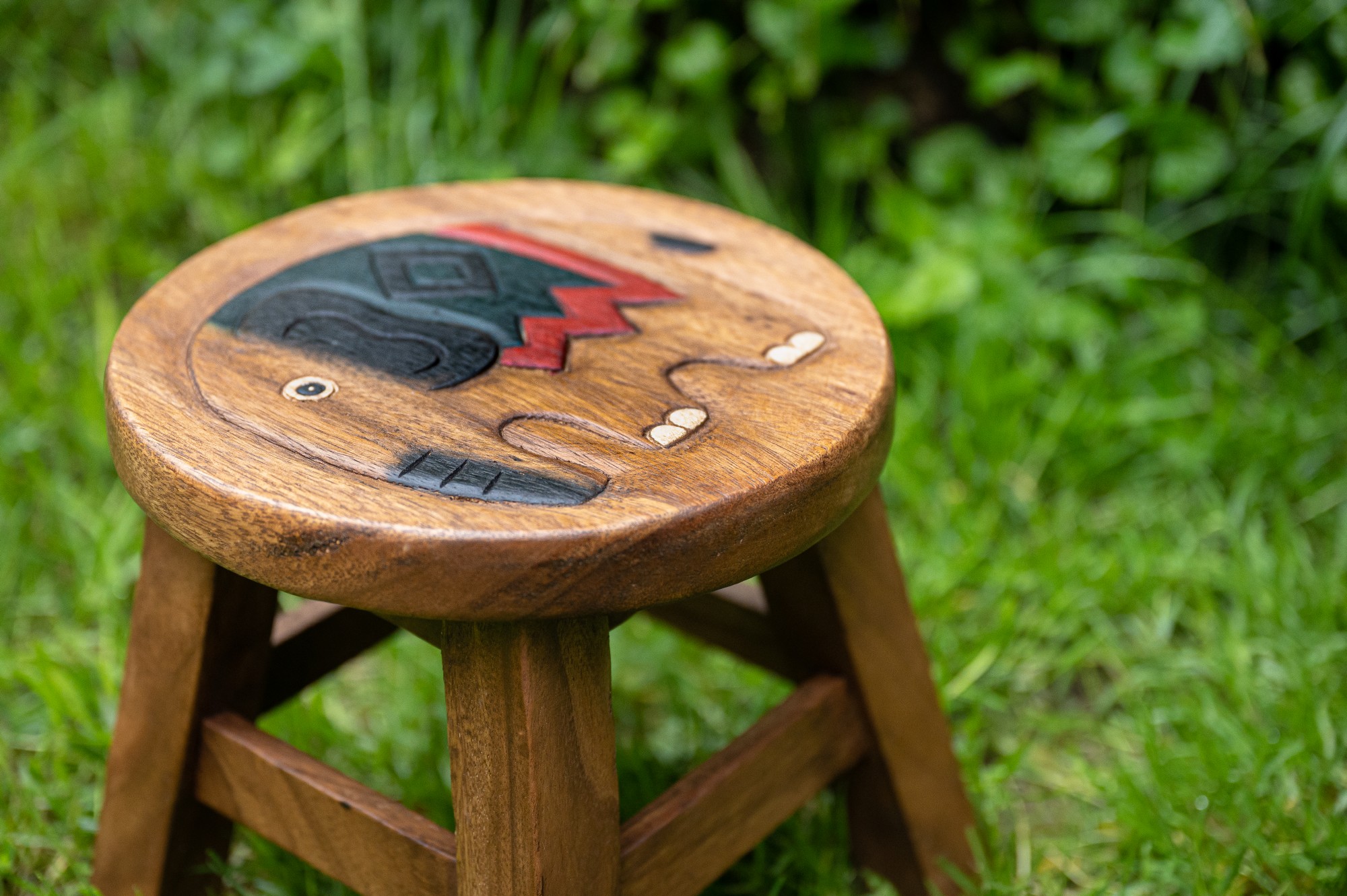 Massiver kleiner Elefanten-Hocker, natur, rot, schwarz, Ø 25 cm, H 25 cm von fischer's lagerhaus