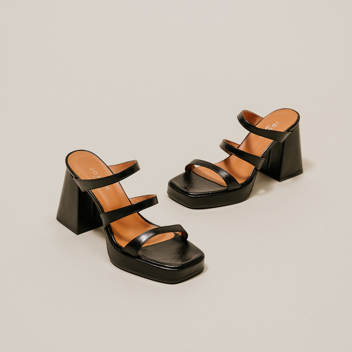 Mules à brides et bouts carrés  en cuir vieilli noir