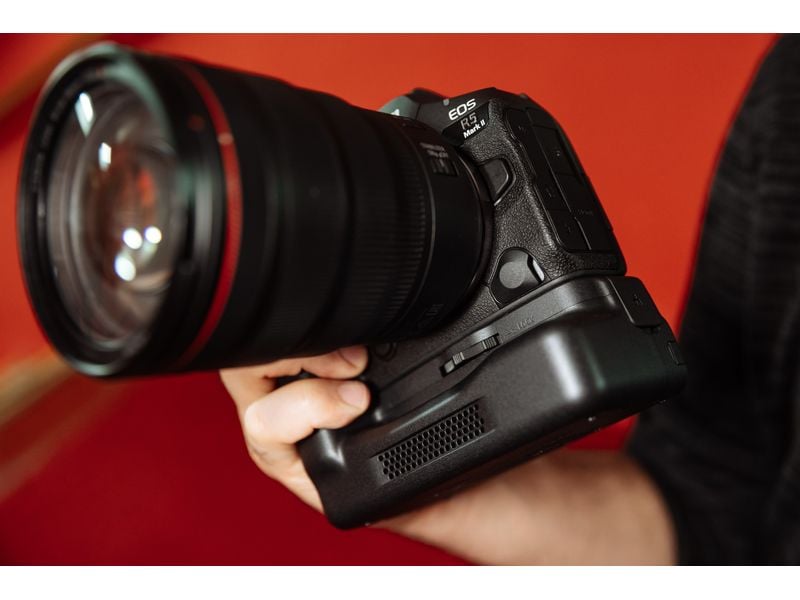Canon Fotokamera EOS R5 Mark II AV PRO SE Type B Kit Leistungsstarke Kamera für Fotografen und Filmemacher aller Genres mit CFexpress Typ B 512 GB Speicherkarte