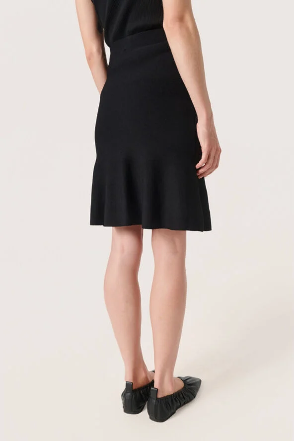 Soaked in Luxury SLAdrianna Skirt Black