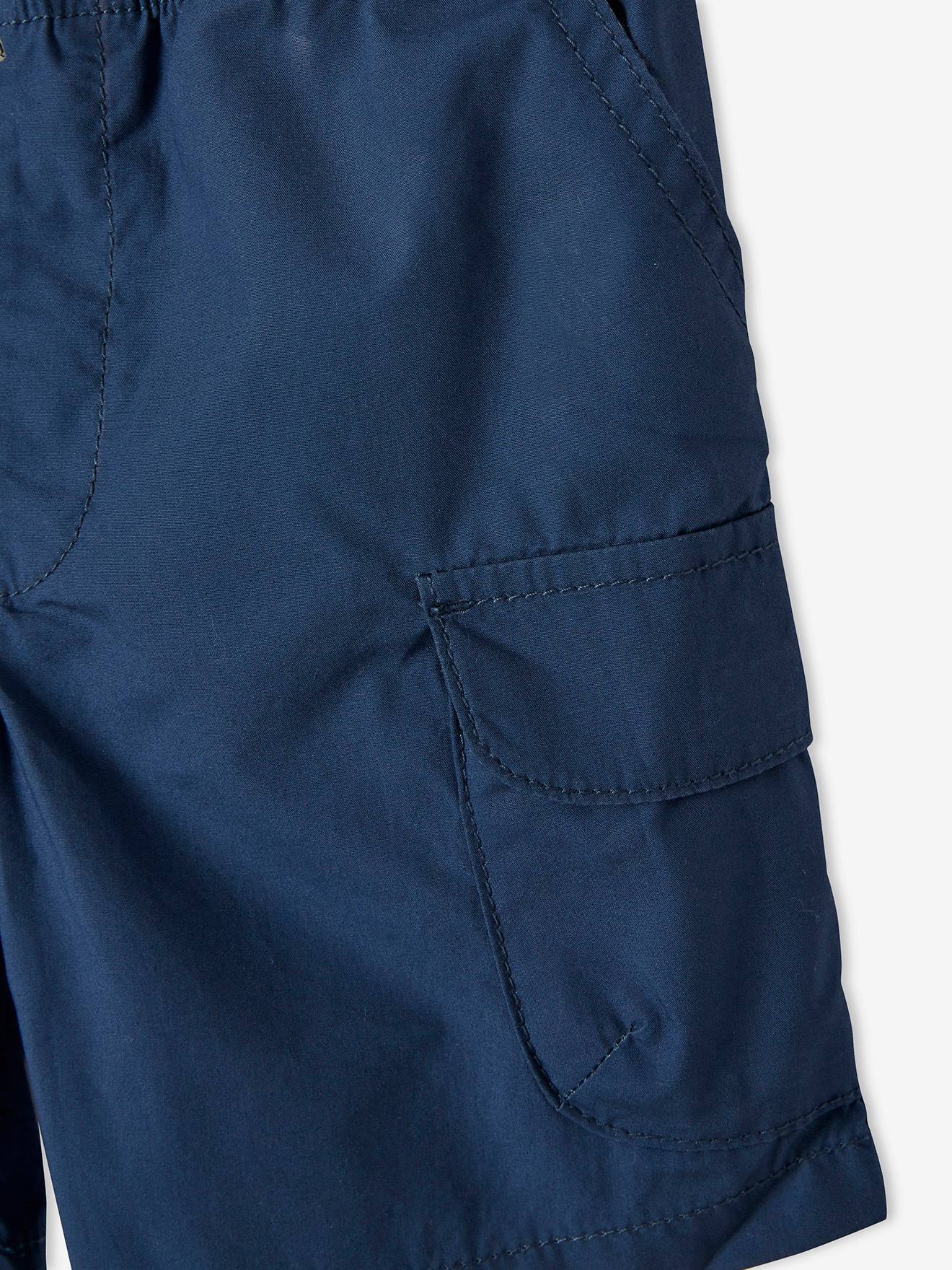 Bermudas fáceis de vestir para meninos, lisas em azul escuro com estampas.