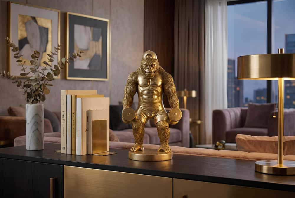 Deko-Figur KING APE 35cm gold Gorilla mit Hanteln handmade