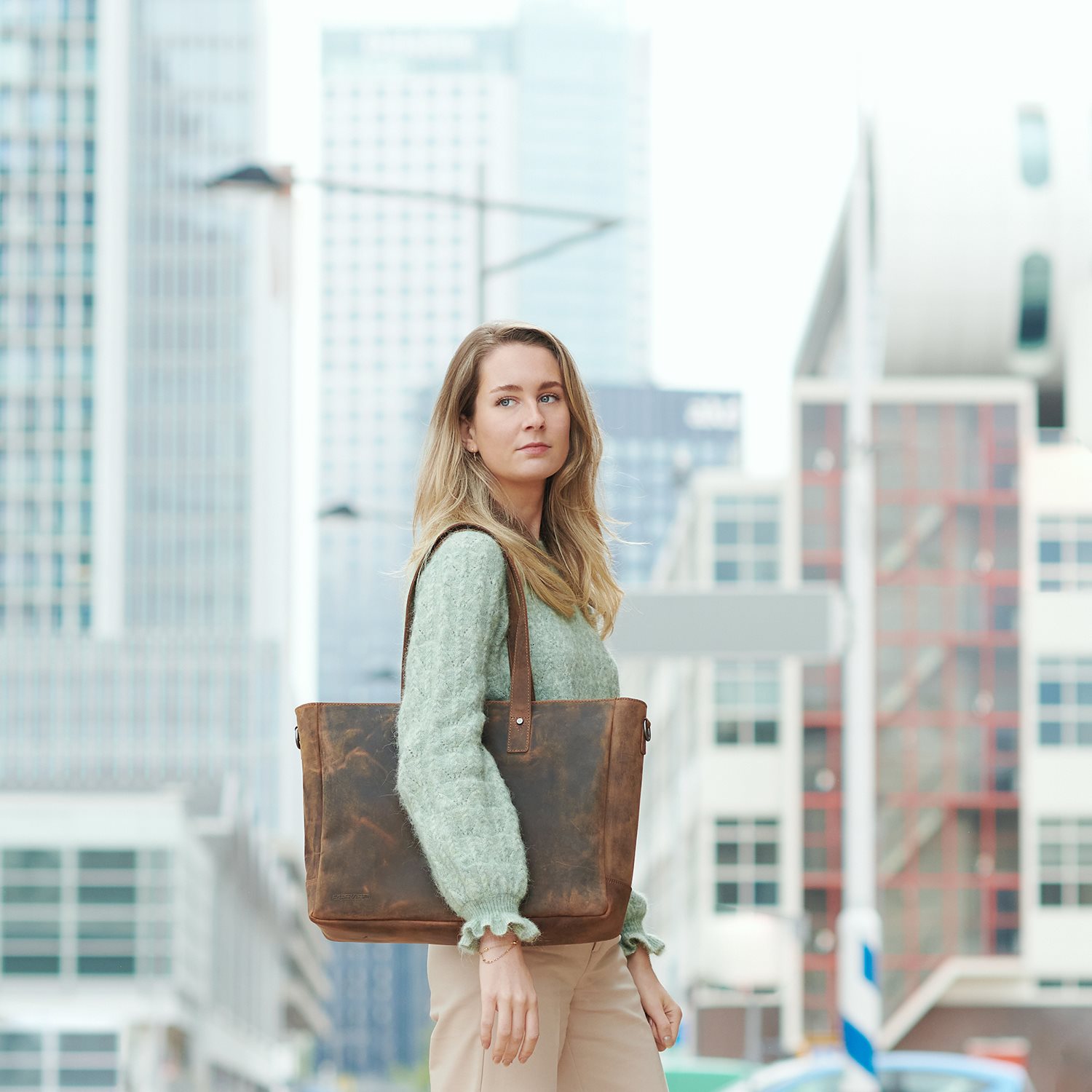 Plevier Retro Hopper Shopper 15.6