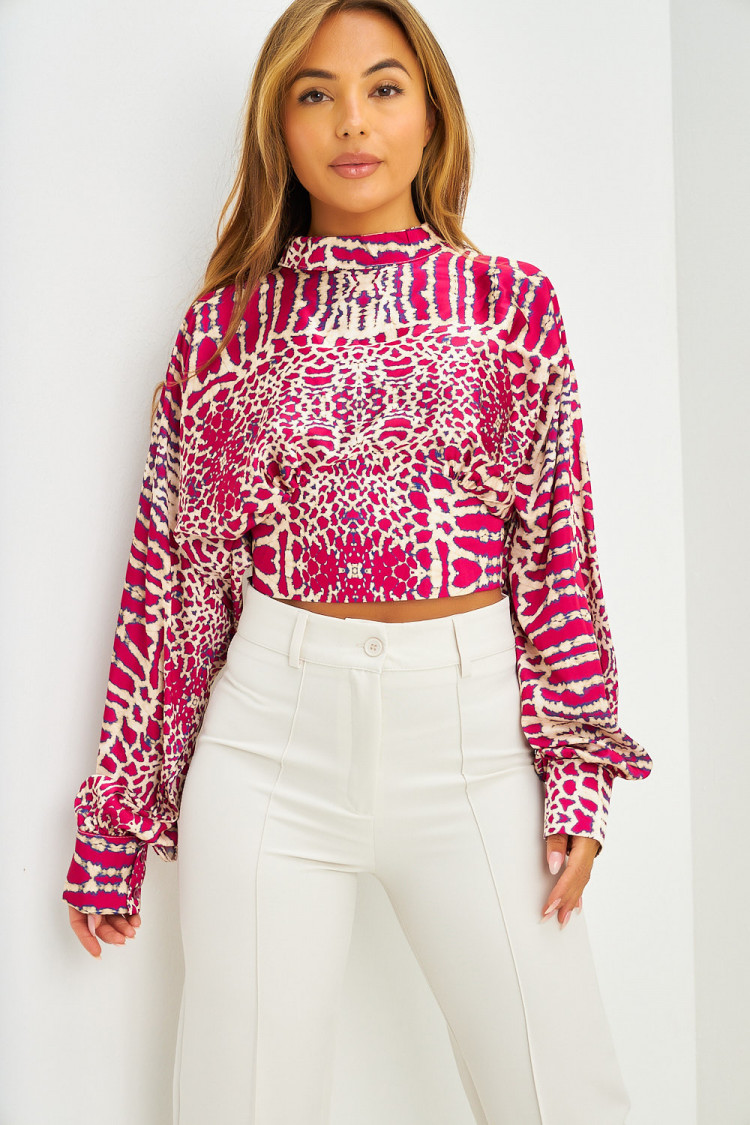 Blouse courte satinée rose crop col montant à imprimé animalier