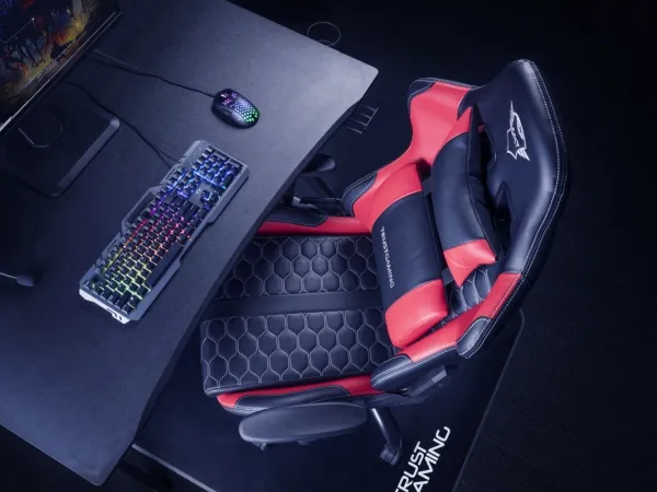 Trust Gaming GXT 708R Resto - Spillestol - ergonomisk - armstøtter - vippe - drejeled - metalramme, polyuretan-læder, elastisk stof - rød