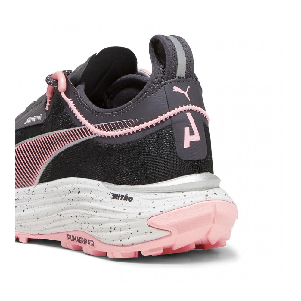 Puma VOYAGE NITRO 3 N - Chaussures trail Femme cool dark gray/koral ice