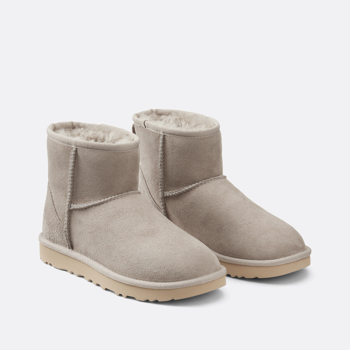 UGG<br>Botas Gevoerde Classic Mini II