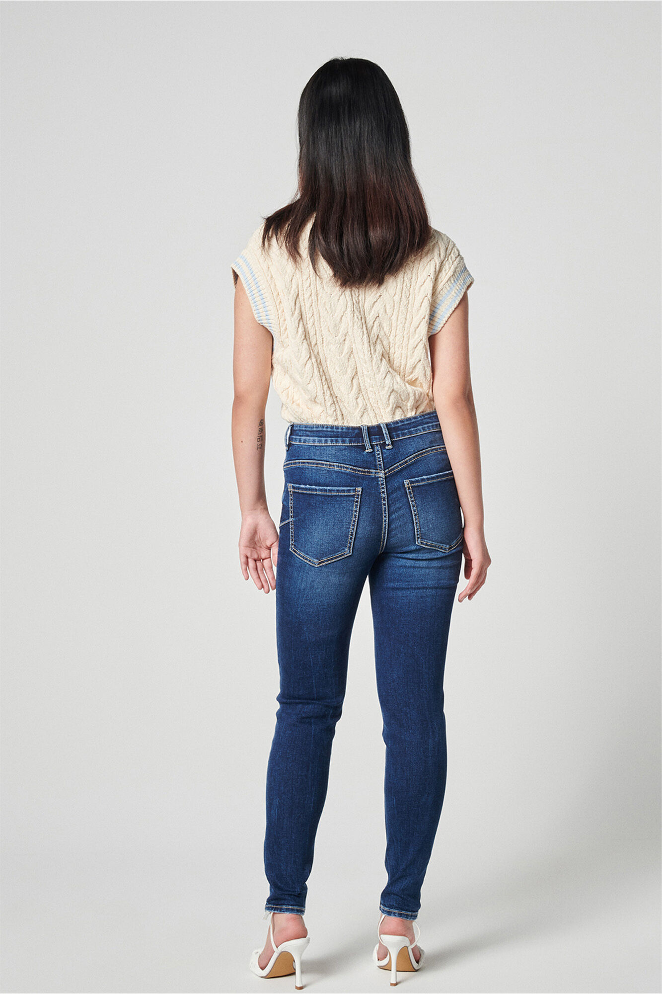 Calça jeans skinny push-up de cintura alta