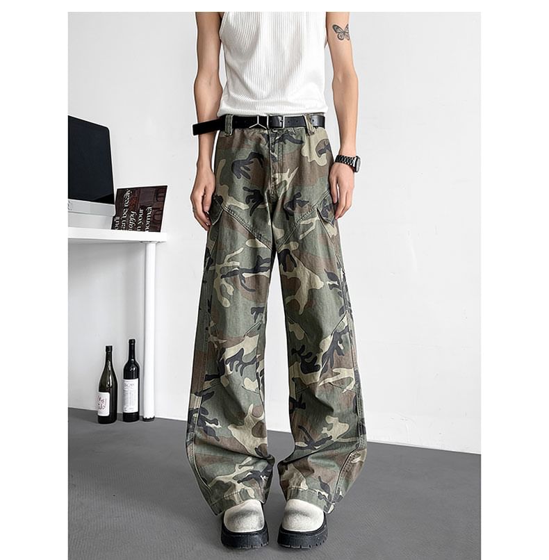 Plummie - Cargobroek met hoge taille en wijde pijpen en camouflageprint
