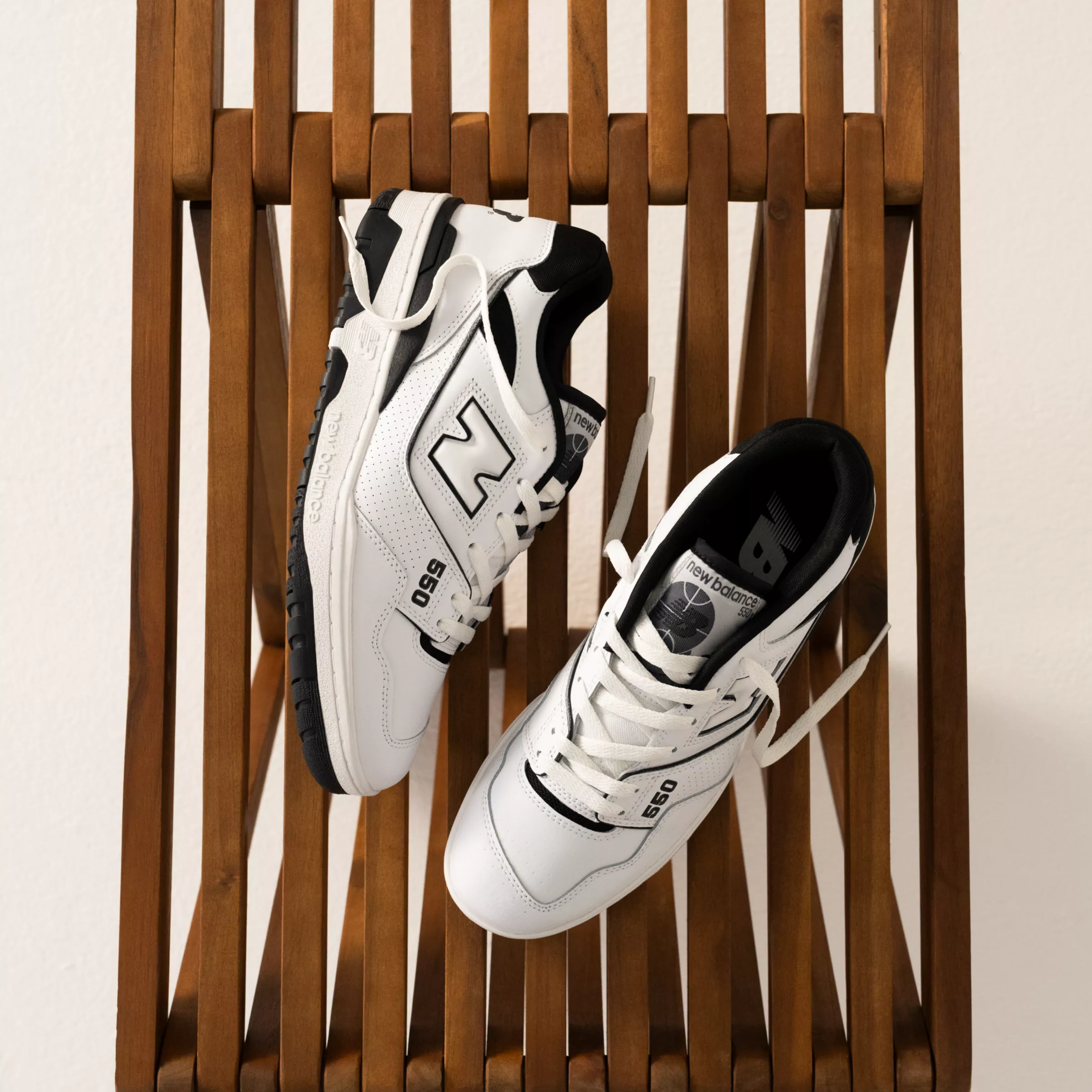 BB550 White con black