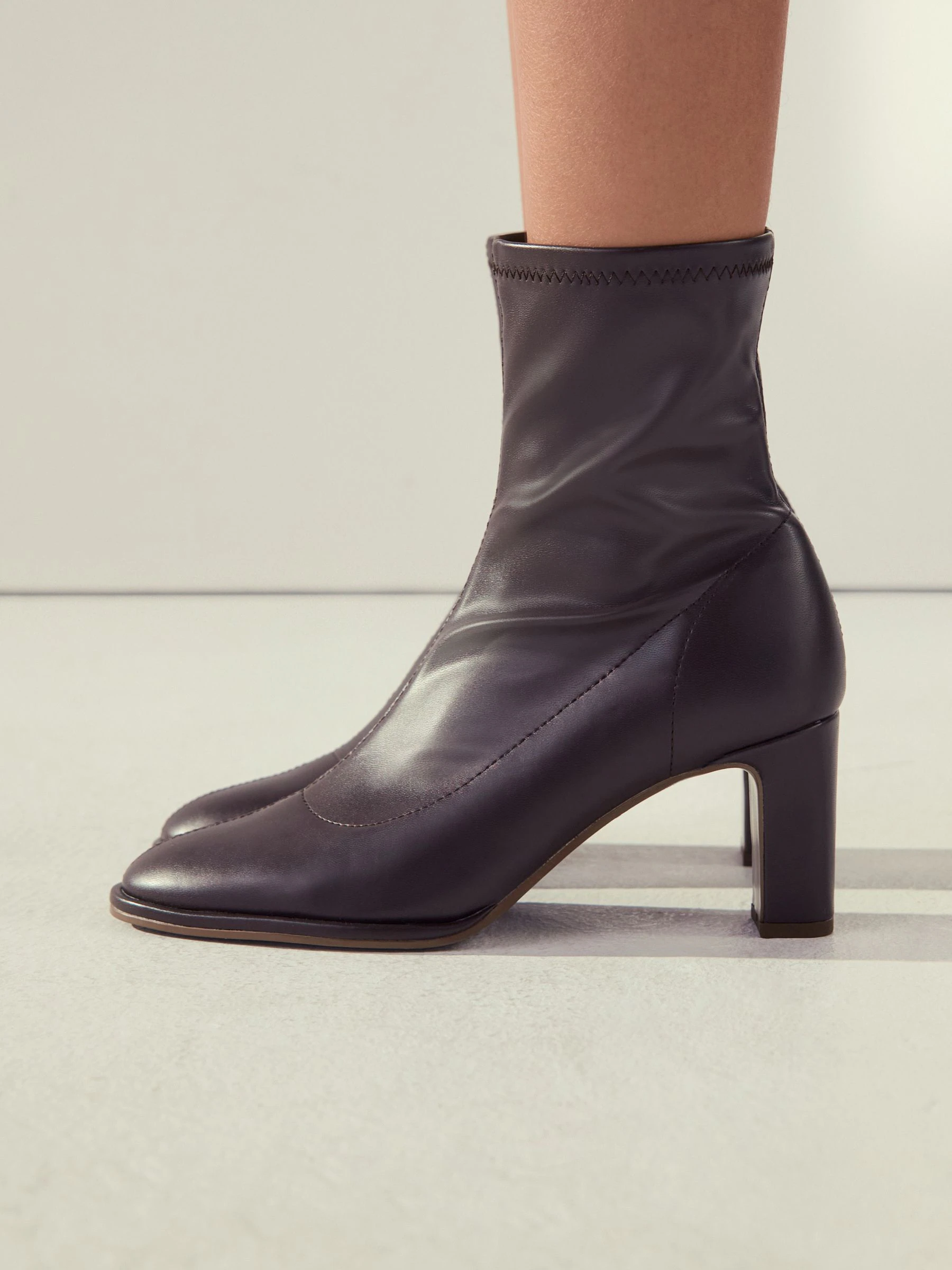 Chocoladebruin - Forever Comfort® enkellaarsjes met ronde neus