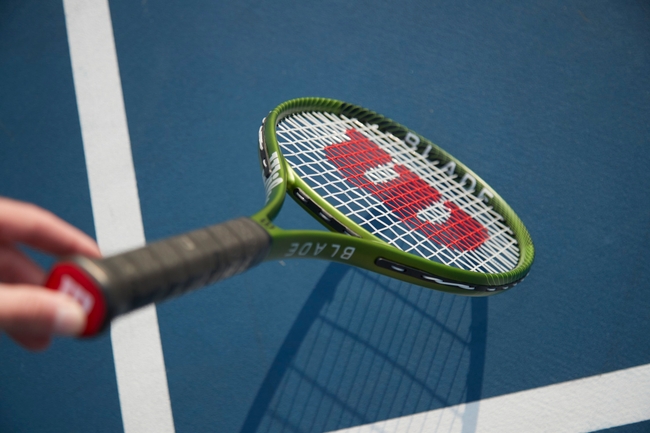 Blade Feel 100 Tennisschläger